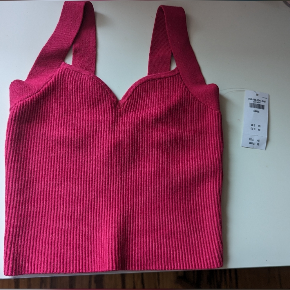 NWT. Abercrombie and Fitch Ottoman sweetheart neckline top. Size small.